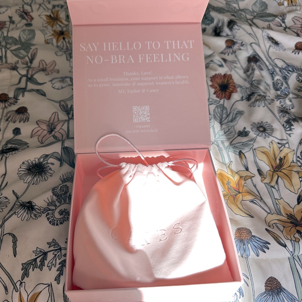 Cakes Circles. Brand new in box. (DDD+) Honey